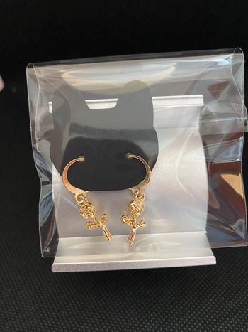 Idée cadeau de noël - Boucles d’oreilles dorées fleur