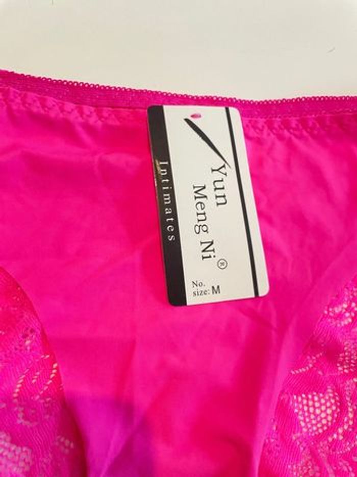 Culotte rose fuchsia en dentelle taille S/M - photo numéro 3