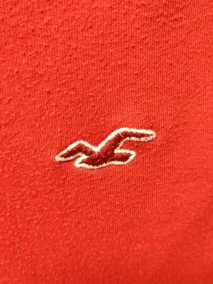 🟥 T-shirt Hollister rouge et bleu marine 🟦 - photo numéro 3