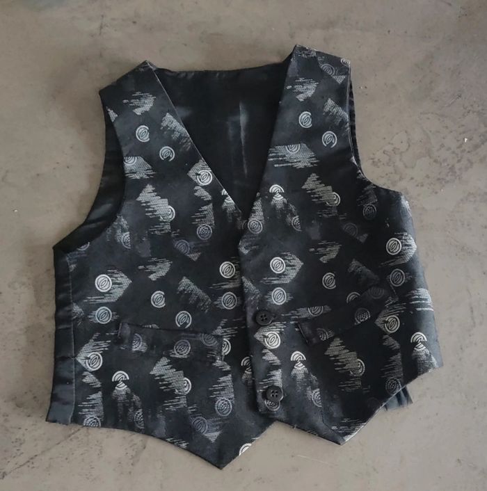 Gilet sans manche avec boutons 4 ans - photo numéro 2