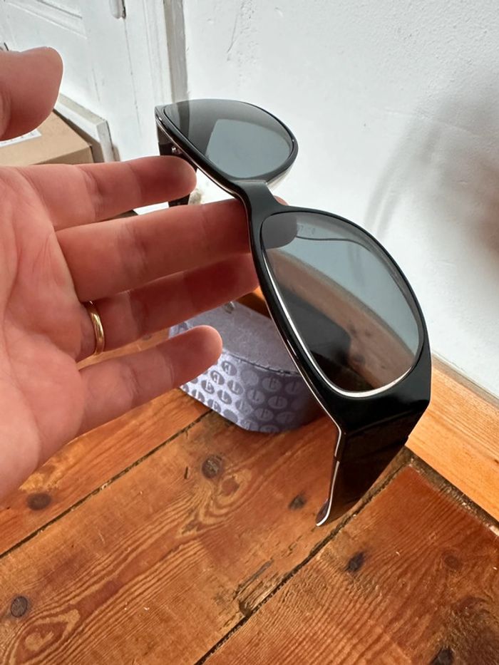 Montures Lunettes de soleil rétro Magazine Elle et étui housse noir ornement fleurs - photo numéro 5