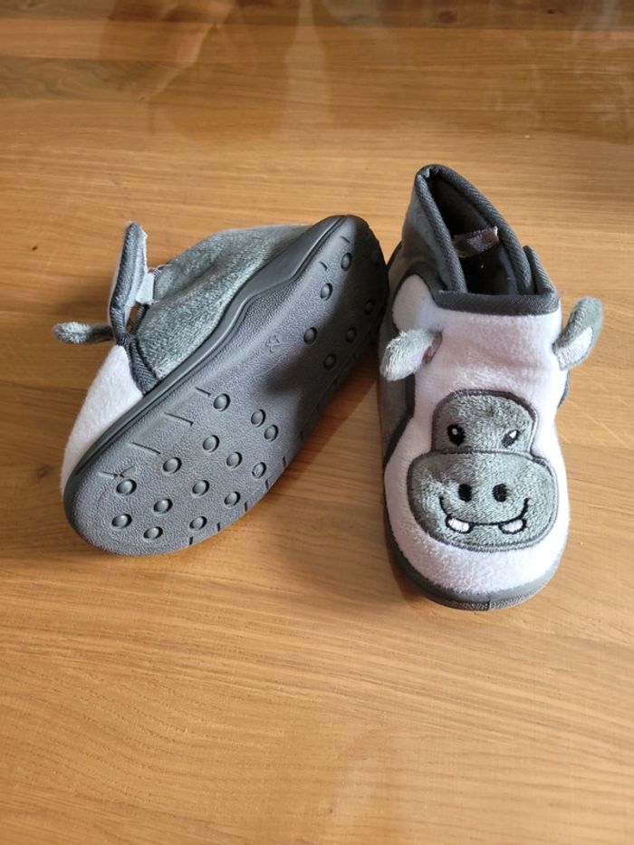 Chaussons pointure 26 Charlie et Friends - photo numéro 2