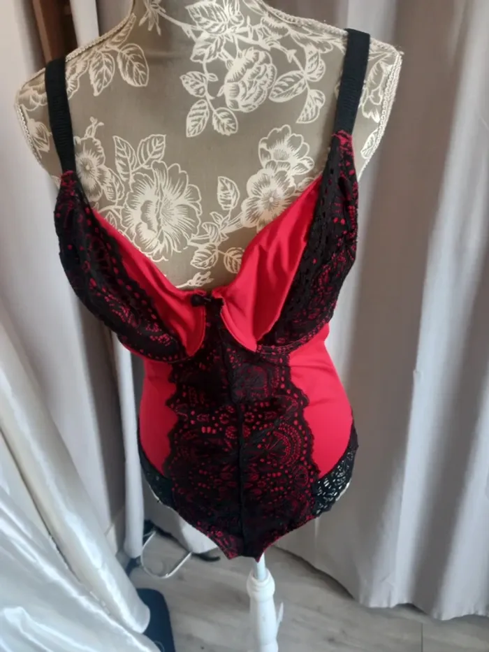 Body rouge et noir - photo numéro 3