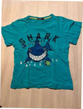 T-shirt requin shark NKY 10 ans turquoise vert manches courtes très bon état