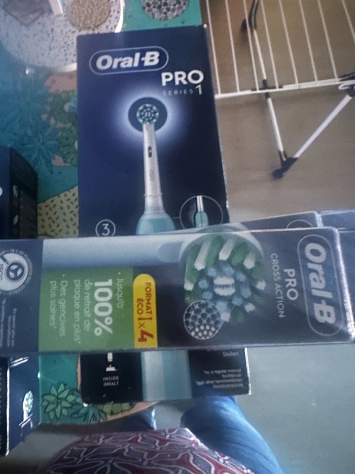 À Vendre : Brosse à Dents Électrique Série Pro Neuve, avec brossettes Jamais Ouverte