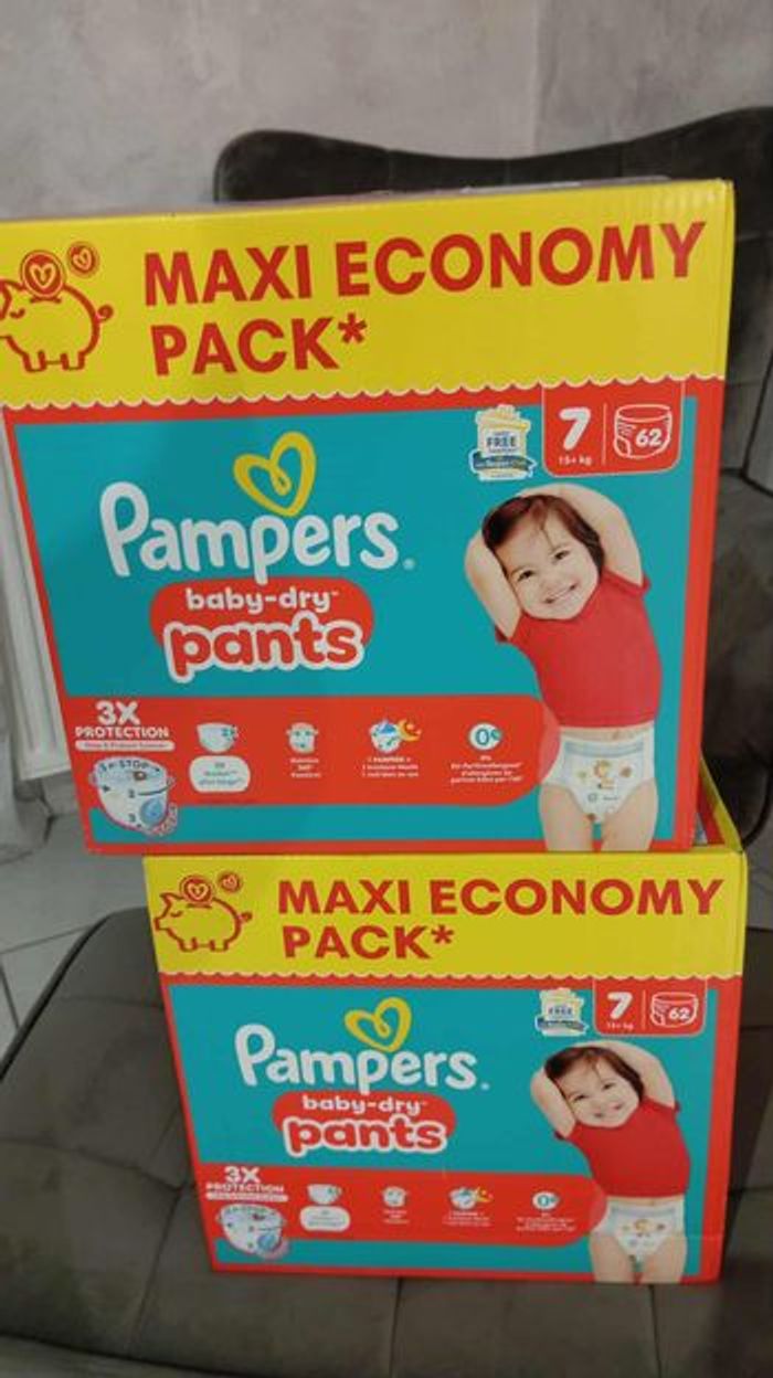 Lot 124 couches pants Pampers taille 7 neuf jamais ouvert