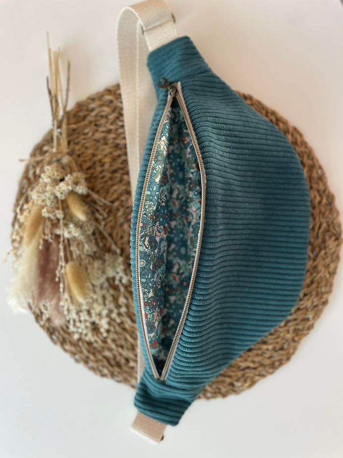 Sac banane fait main en velours côtelé bleu-vert et tissu fleuri - photo numéro 2