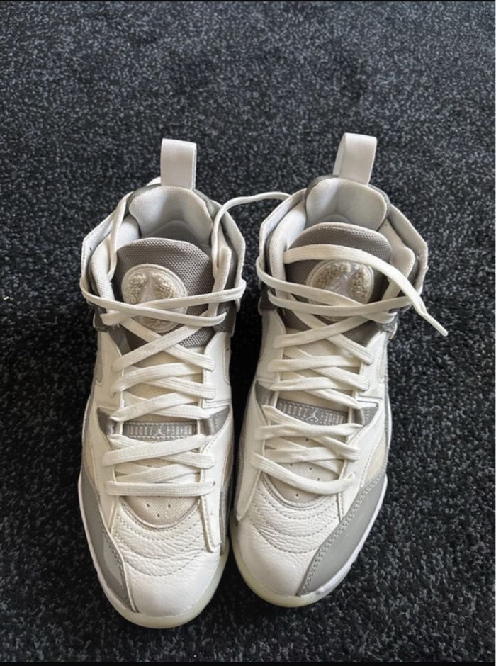 WMNS Jumpman two trey