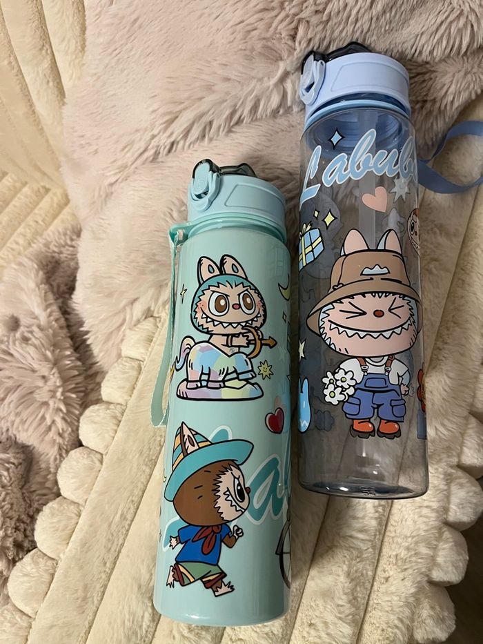 2 gourdes labubu bleu et vert d’eau