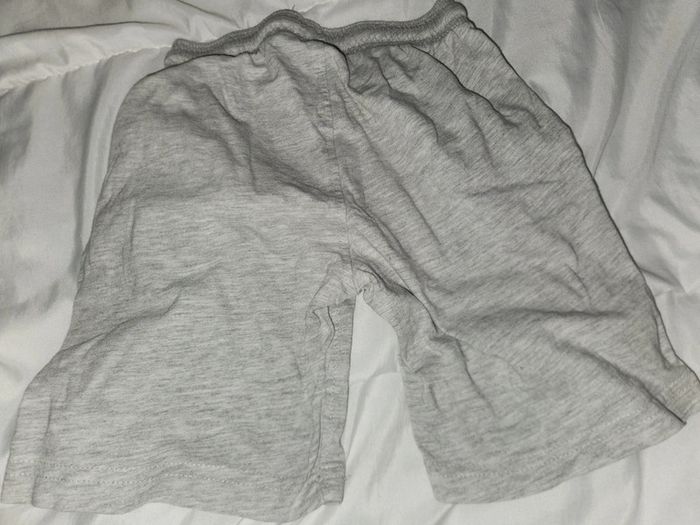 Short gris taille 5 ans - photo numéro 3