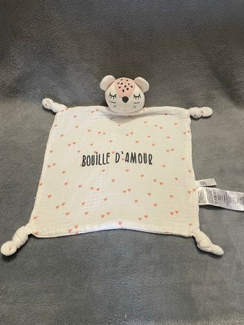 Doudou plat lange léopard félin blanc coeur rose Bouille D’amour La Redoute