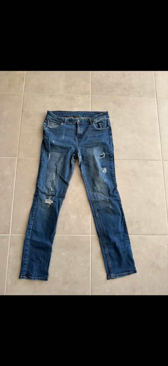 Jean effet used troué Taille 42 - photo numéro 2