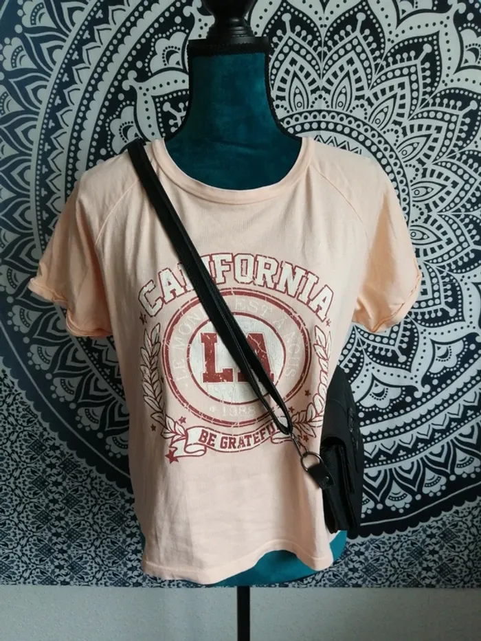 Tee-shirt saumon avec logo et message california LA / cache cache / (M)