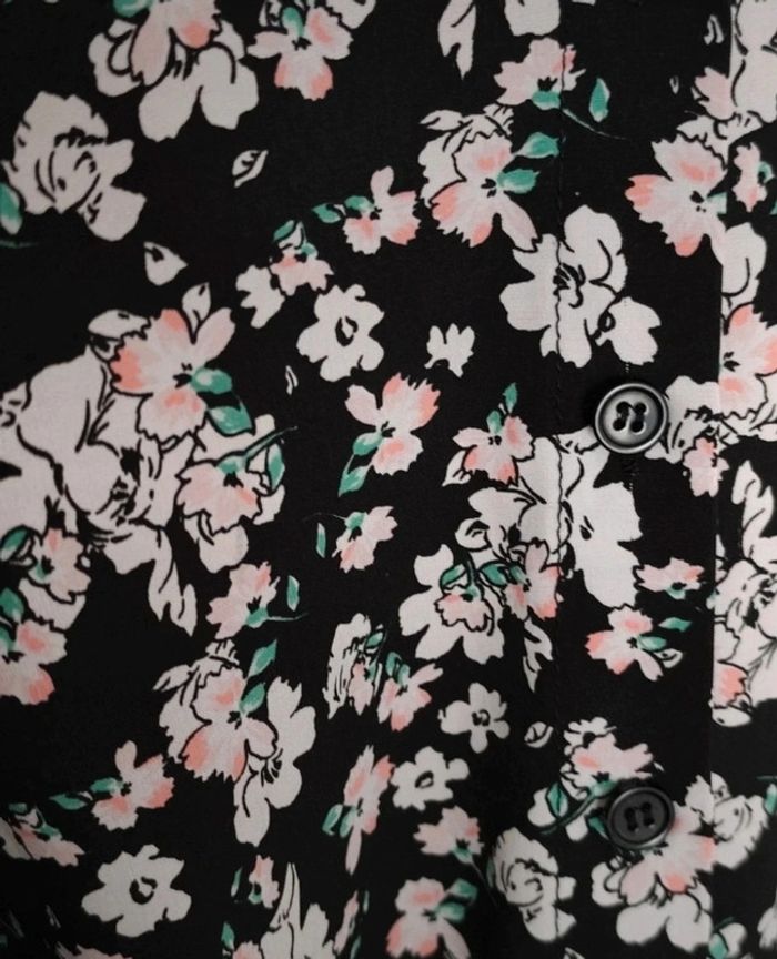 Robe fleurie noire - Coupe chemisier - Taille 42/44 Actuelle - photo numéro 11