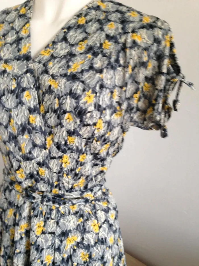 Robe col V croisé manches courtes dénudée mi longue imprimée avec ceinture - photo numéro 3