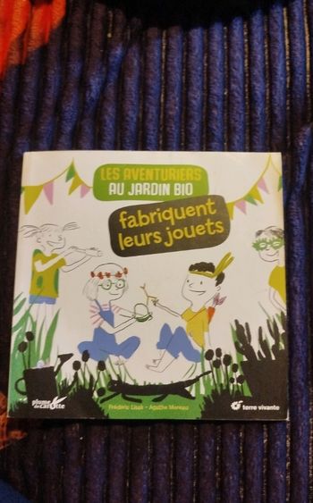 Les aventuriers au jardin Bio fabriquent leurs jouets.