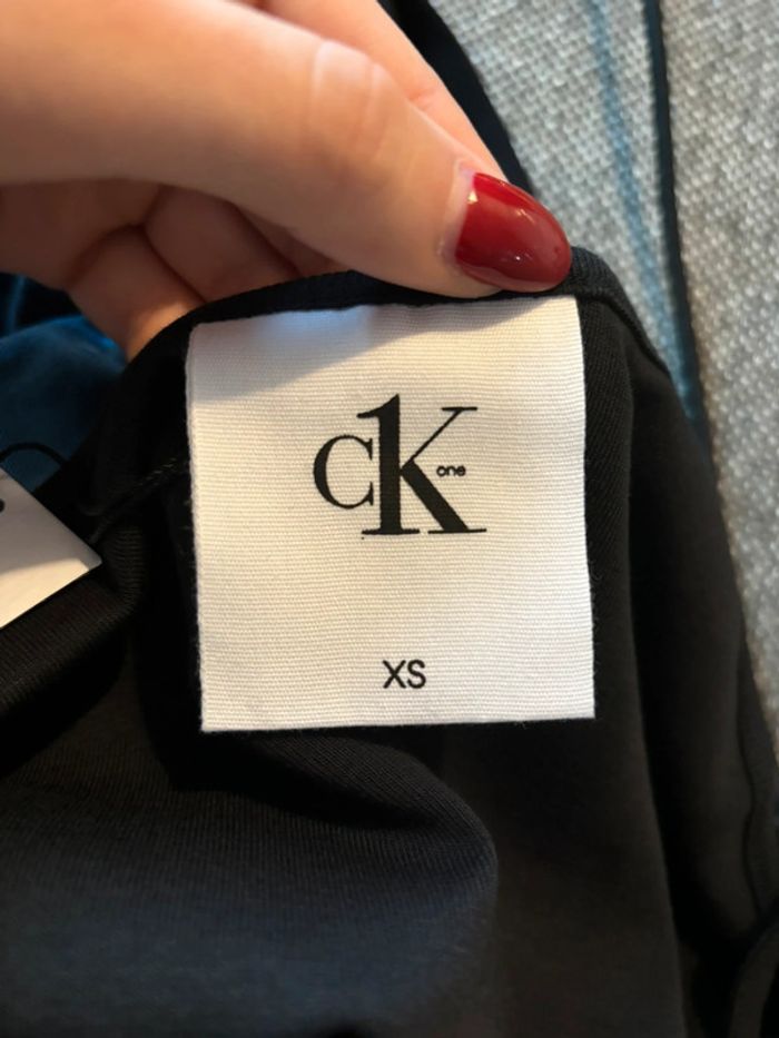 Robe d’été et ou de soirée Calvin Klein bleu et noir - photo numéro 3