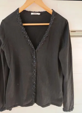 Cardigan Rodier noir t.L 100% coton
fermeture boutons pression.