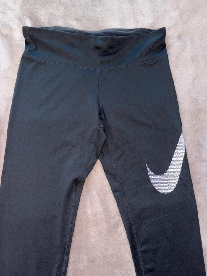 Legging de sport femme Nike taille M noir en très bon état - photo numéro 4