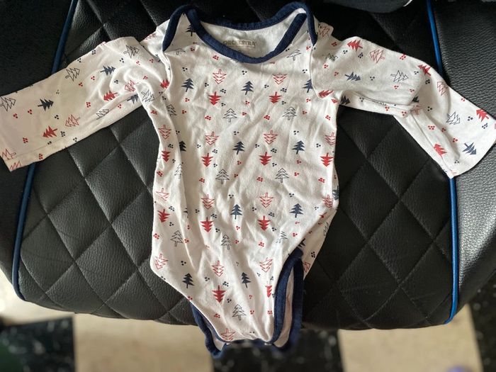 Lot bodies bébé 9mois - photo numéro 4