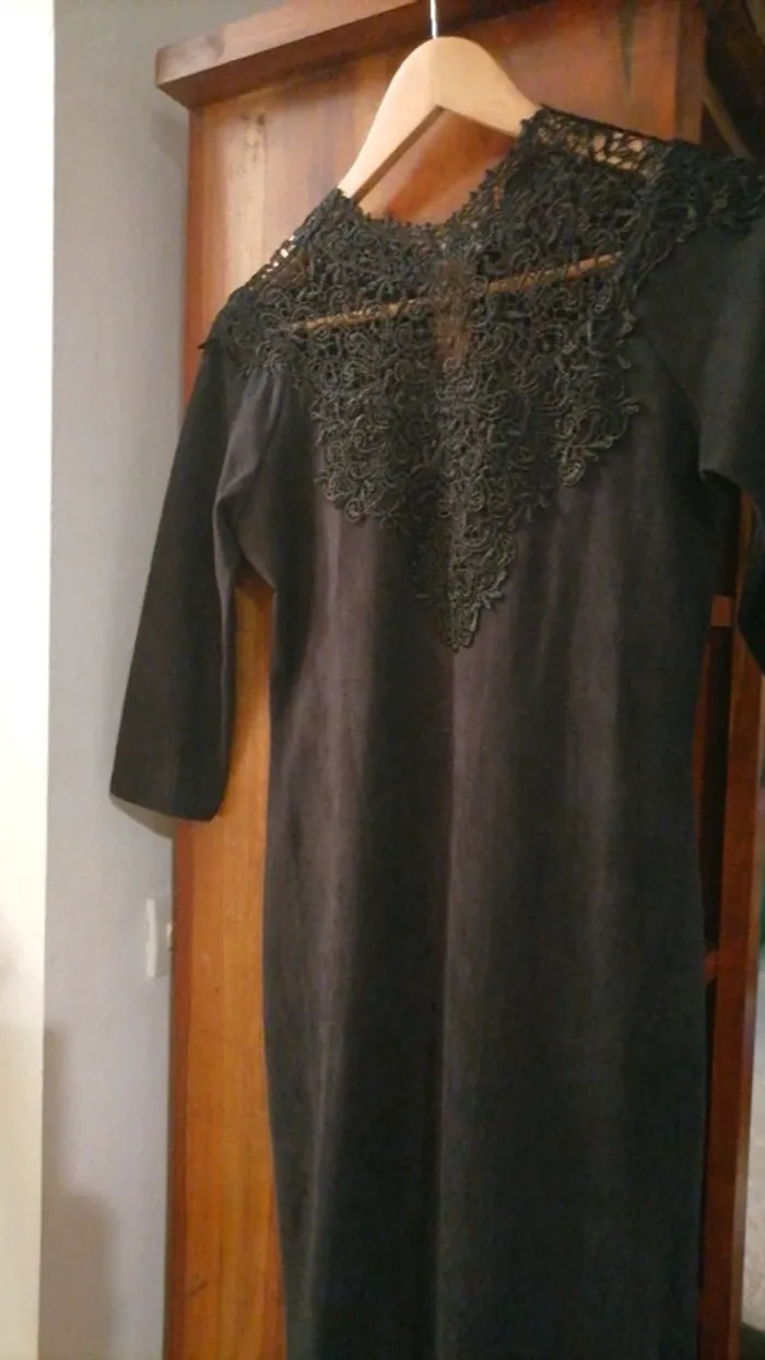 Robe noire,, matière, peau de pêche - photo numéro 2
