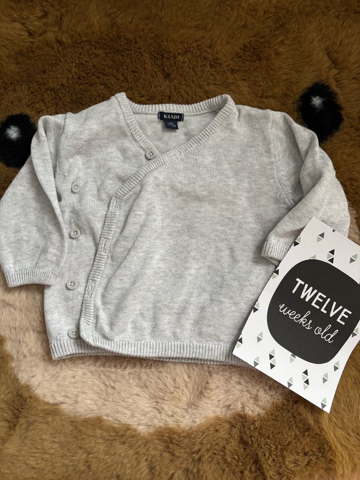 Gilet/brassière grise KIABI t.3m’