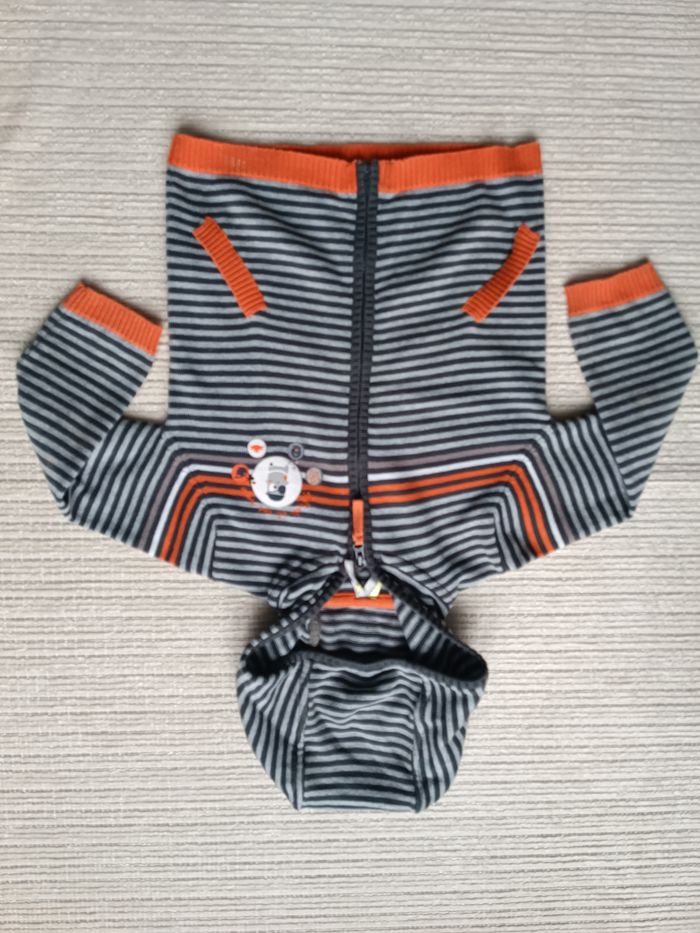 Gilet à capuche  T 18 mois