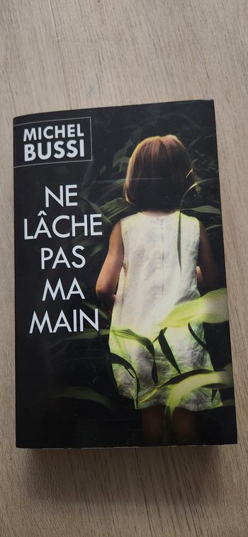 Ne lâche pas ma main de Michel Bussi