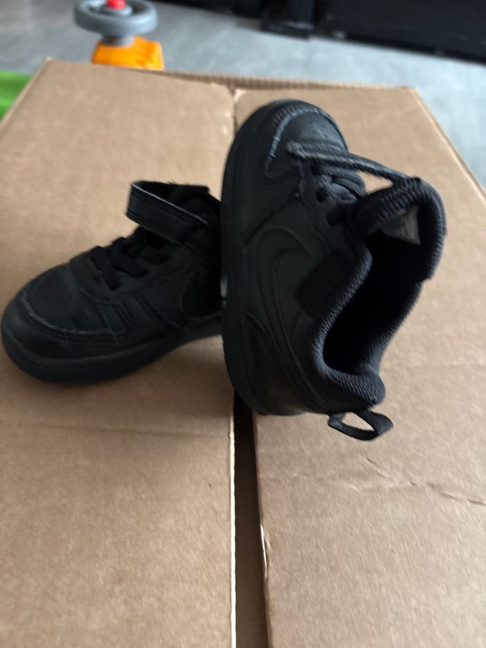 Nike air force enfant taille  23,5 - photo numéro 4