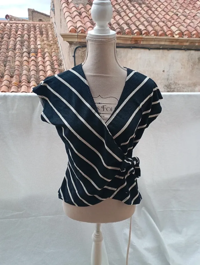 Haut Camaïeu cache-cœur rayé noir et blanc taille M
