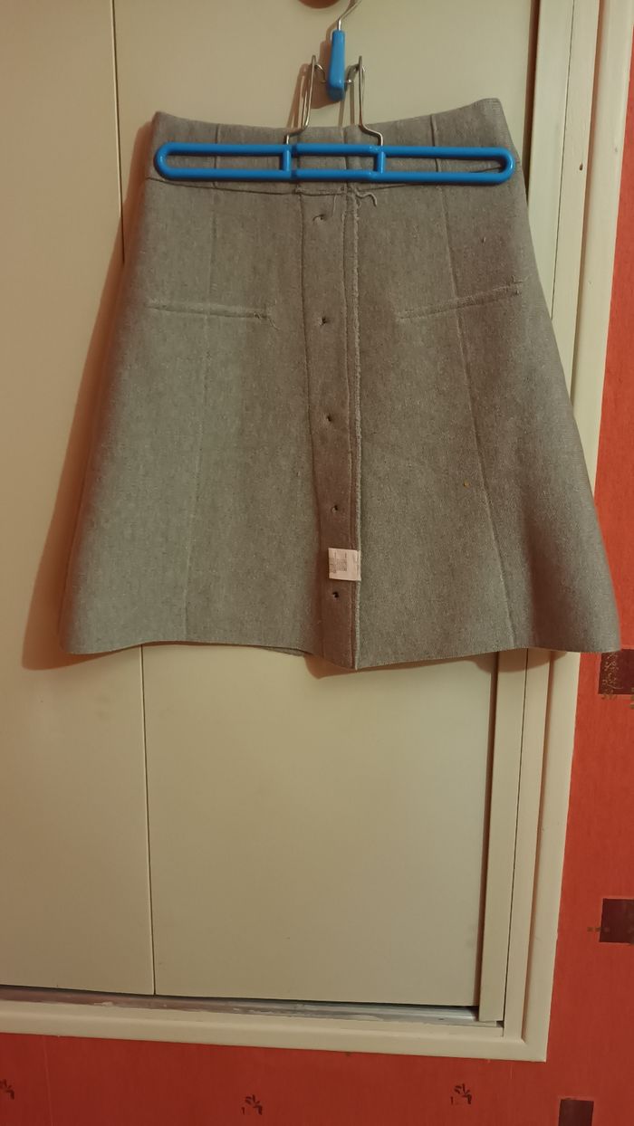 Jupe courte gris clair - photo numéro 6