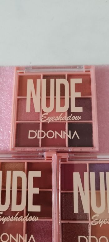 Lot de fards à paupières.