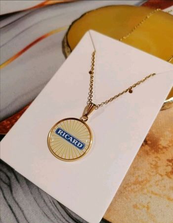 Collier doré ricard