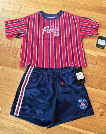 Ensemble Short et T-shirt pour Fille "Nike Jordan" PSG taille 7-8 ans Bleu- Rouge / Neuf avec Etiqu