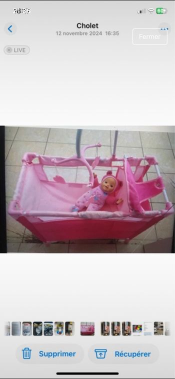 Lit parapluie en jouet avec poupon