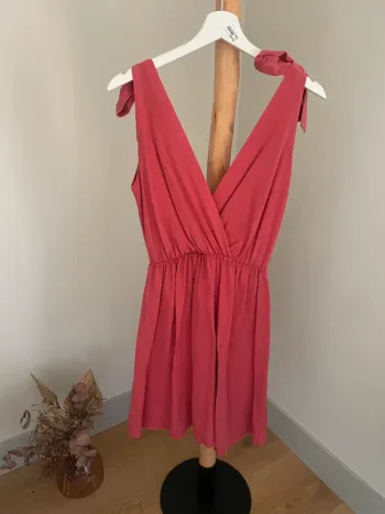Robe rose décolleté en V