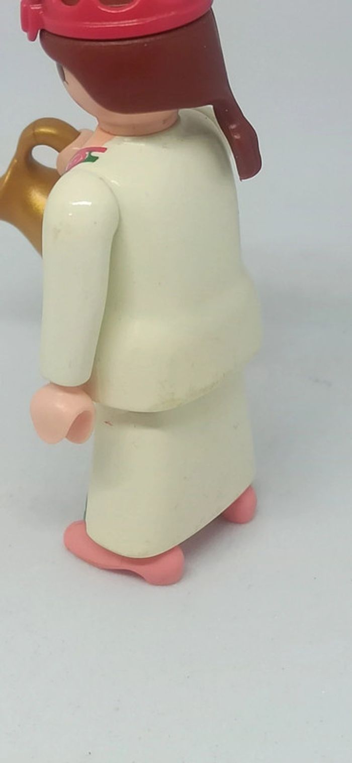 Femme robe blanche à fleurs avec pichet playmobil - photo numéro 4
