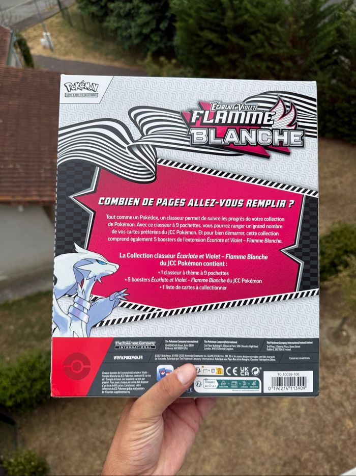 Pokémon ev10.5 Flamme Blanche Coffret Classeur - photo numéro 2