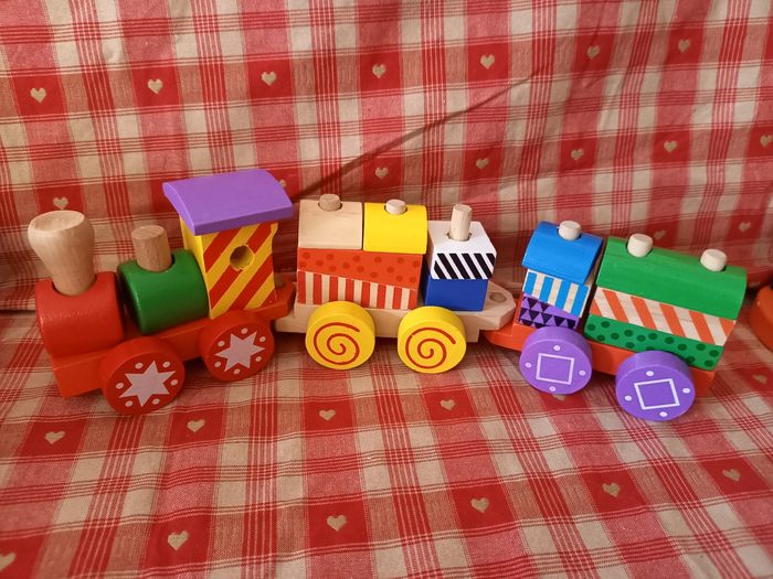Petit train en bois avec emboîtement - photo numéro 3
