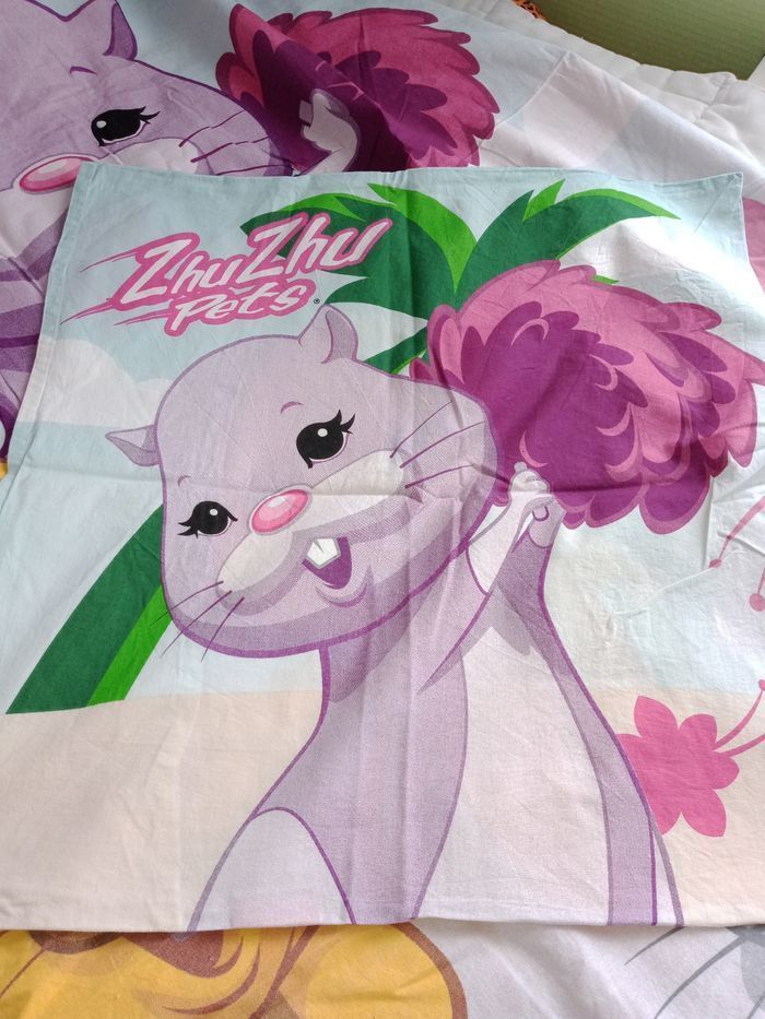 Housse de couette Zhu Zhu pets
1 personne + taie d'oreiller - photo numéro 2