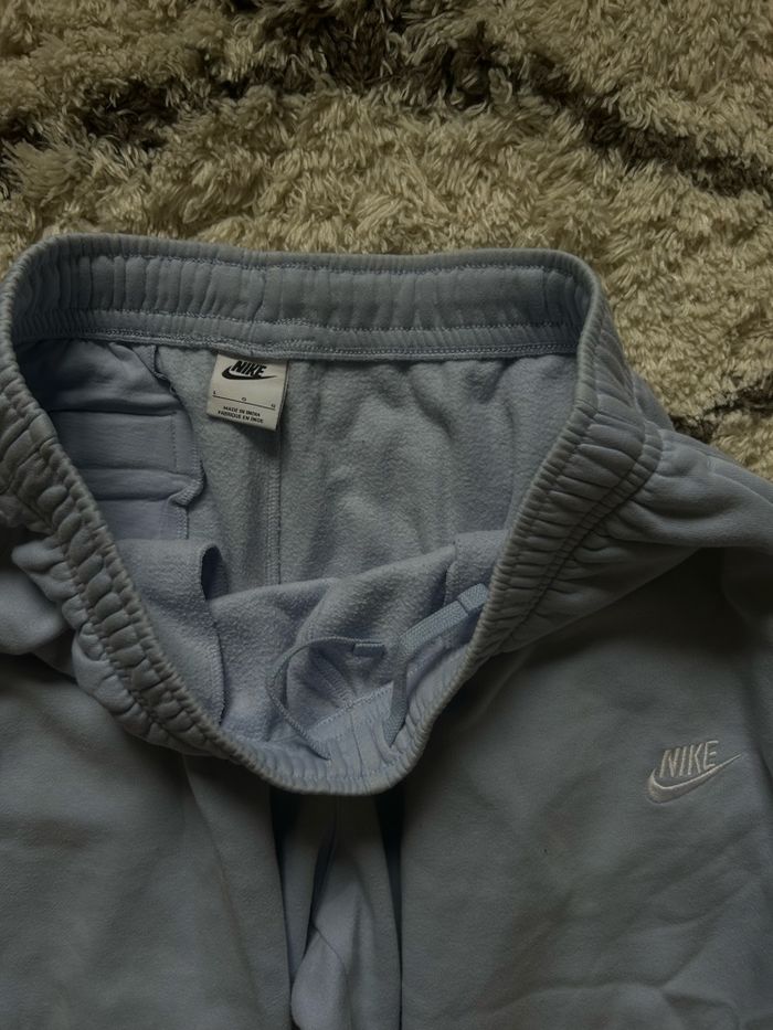 ensemble nike bleue ciel taille L assez bon état - photo numéro 4