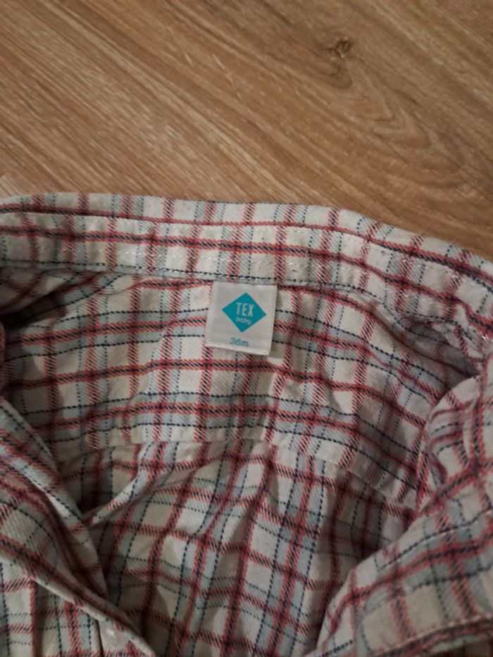 Chemise à carreaux rouge et blanche taille 36 mois - photo numéro 3