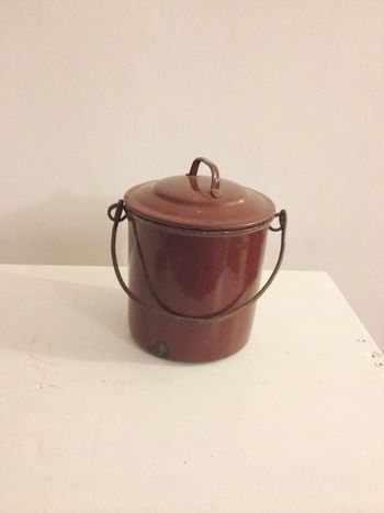 Ancien mini sceau bordeaux avec anse et couvercle pour décoration ou autre