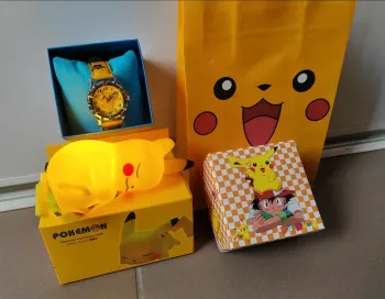Lot Pokémon - Pikachu / Montre, figurine lampe LED