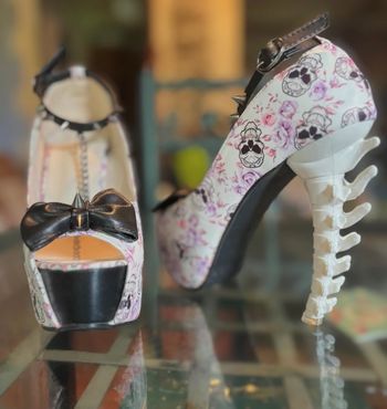 Chaussures têtes de mort talons squelette
