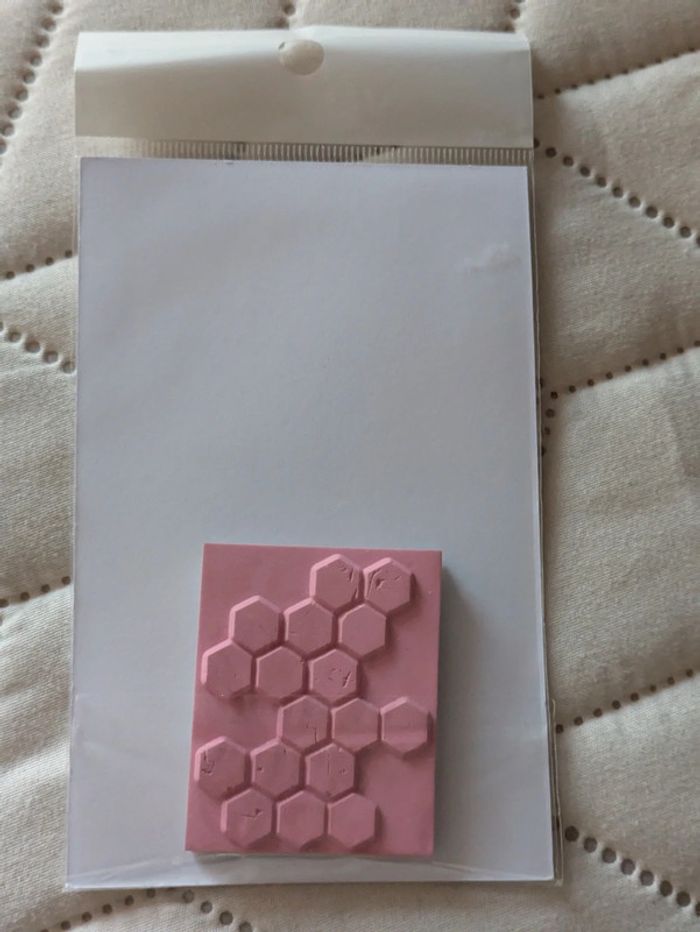 Tampon caoutchouc Nid d'abeille grunge Scrap Didi - photo numéro 2
