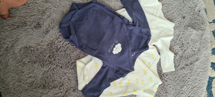 Un lot bodie de la naissance o -3mois pour fille