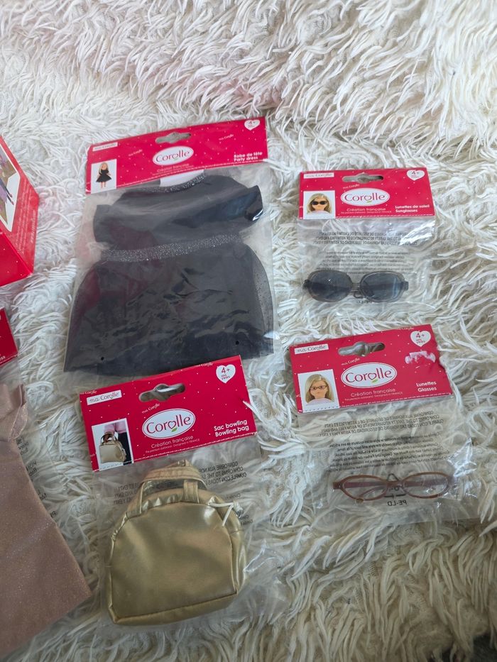 poupee corolle + Accessoire robe lunette sac bandeau - photo numéro 4