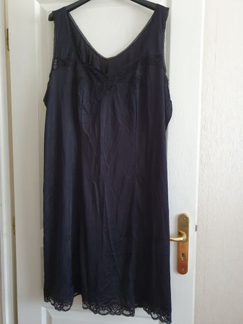 Fond de robe noir avec dentelle taille 58