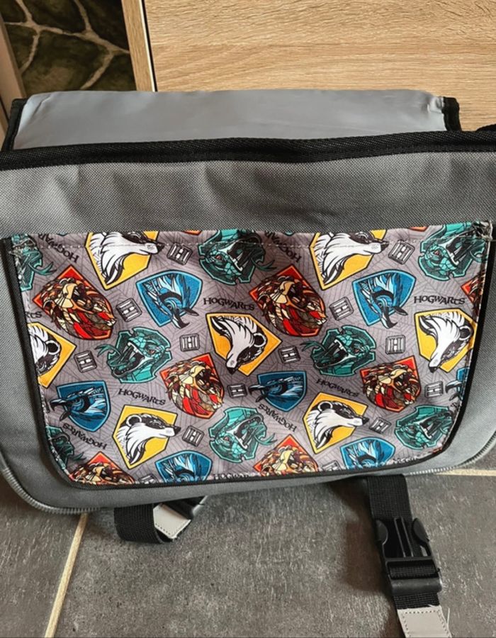 Cartable Harry Potter + 2 trousses - photo numéro 3